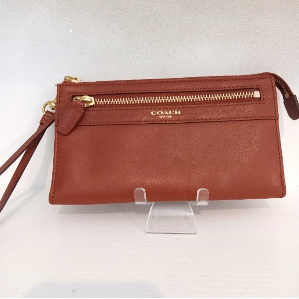 Coach Long Brown Leather Wristlet Slot pockets for cards Fits most phones, EUC